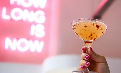 Abstract: Ένα σύμπαν γεμάτο τέχνη, φαγητό και δημιουργικά κοκτέιλ στο Παγκράτι